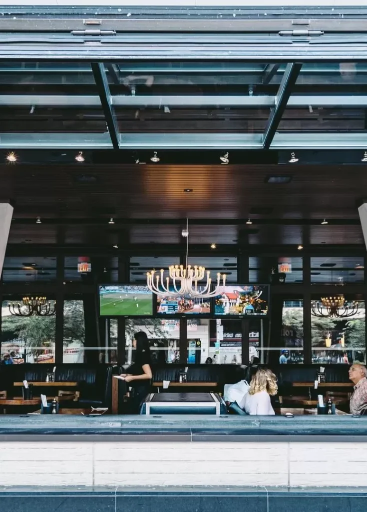 Photo 1489209909448 8926a2640f1f 2880w 2824x1588x842x0x1140x1588x1661419262 735x1024